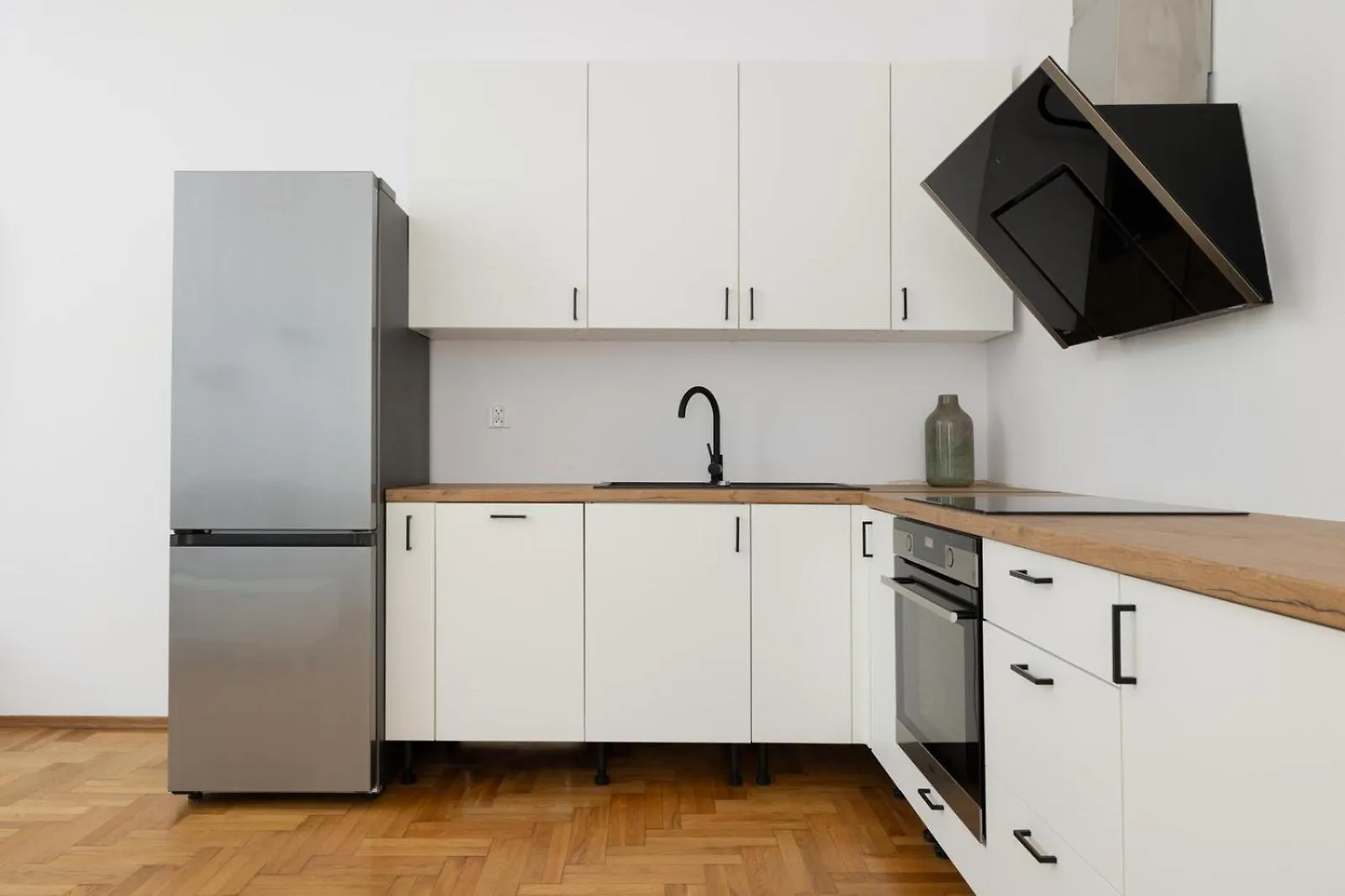 1-Bedroom Apartment - Radziwillowska 14 Street Krakow
